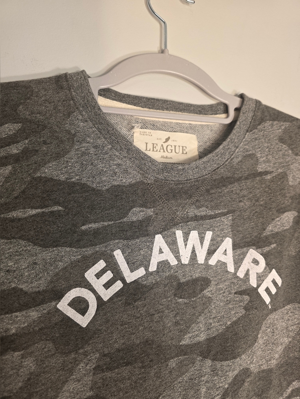 University of Delaware Camo Cropped Crewneck Sweatshirt